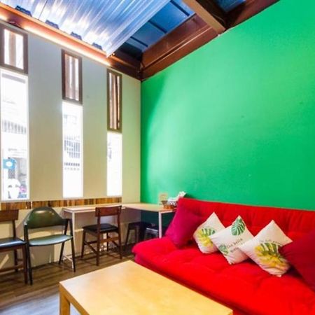 小黑琵416輕旅 Little Happy Hostel Tainan Dış mekan fotoğraf