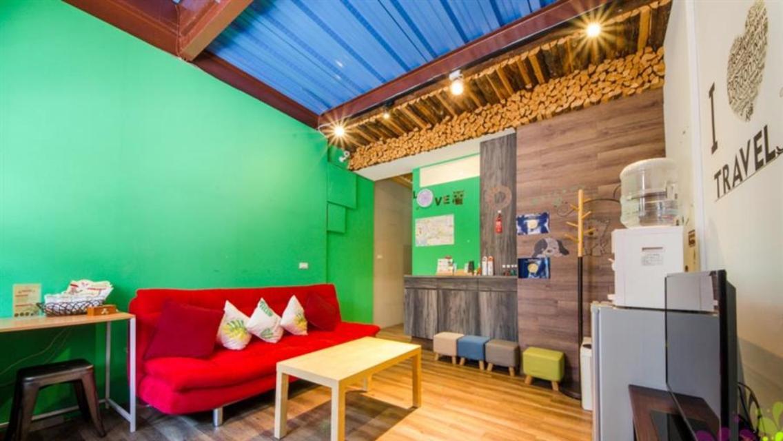 小黑琵416輕旅 Little Happy Hostel Tainan Dış mekan fotoğraf