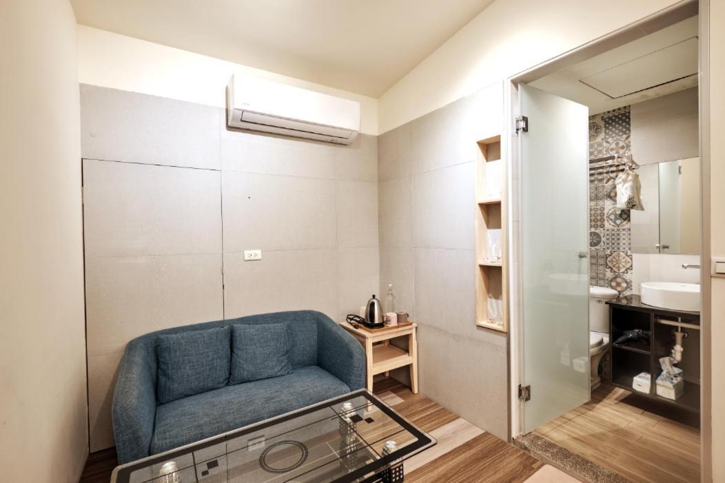 小黑琵416輕旅 Little Happy Hostel Tainan Dış mekan fotoğraf