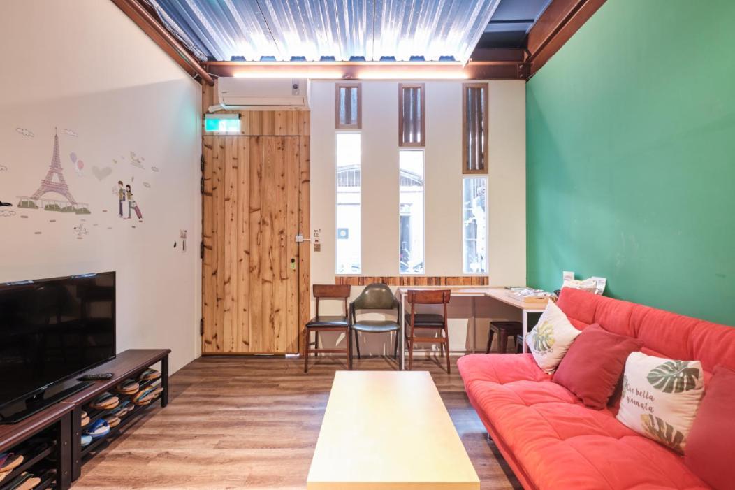 小黑琵416輕旅 Little Happy Hostel Tainan Dış mekan fotoğraf